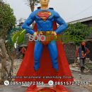 Patung Fiber Superman